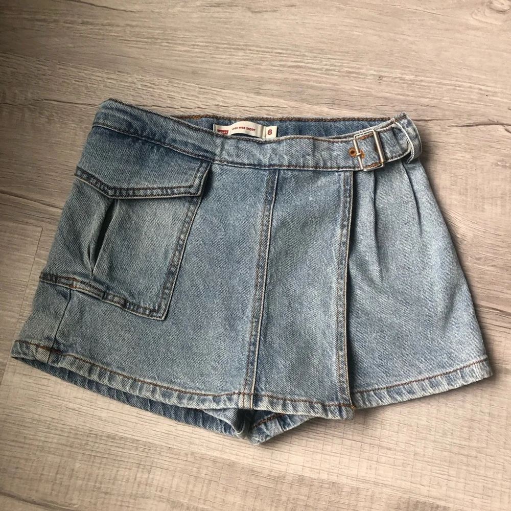 Girls size 8 Levi's® High Rise Cargo Jean Skort